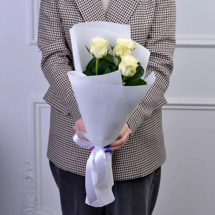 3 белые роз 50 см