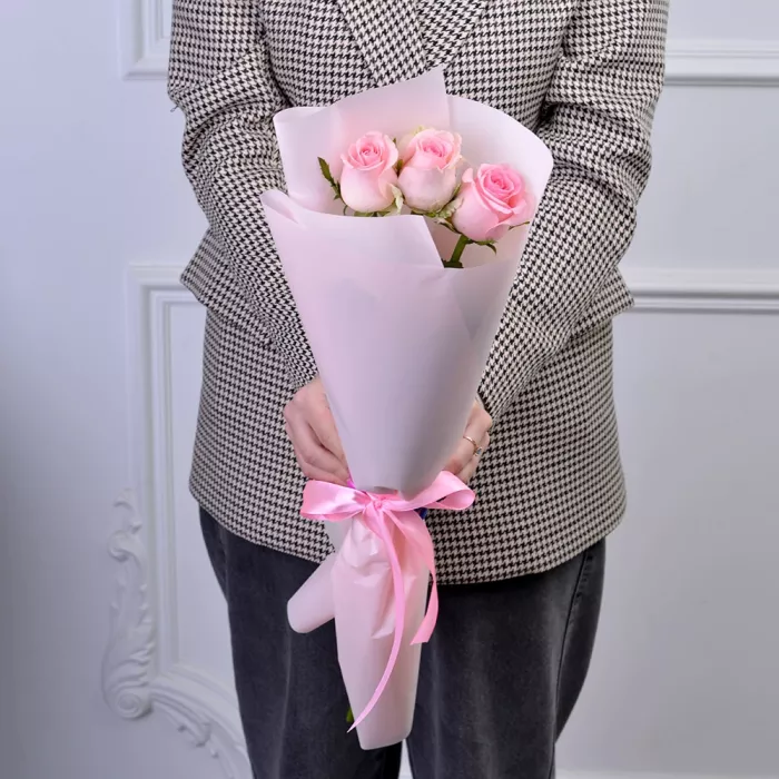 3 розовые розы 50 см