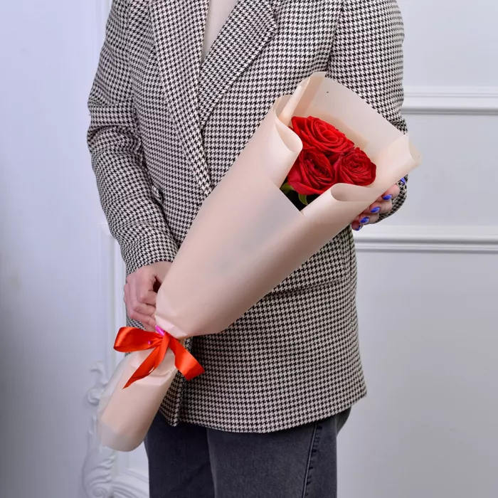 3 красные розы 40 см