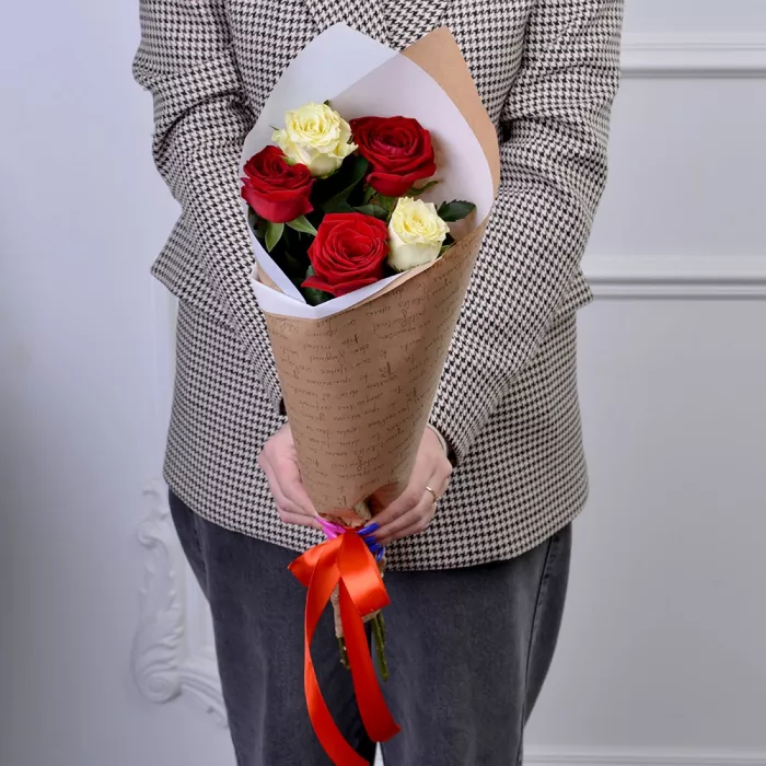 Букет из 5 роз микс 50 см