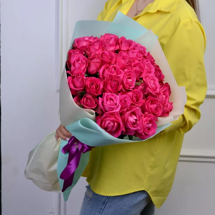 Букет из 35 малиновых  роз 50 см