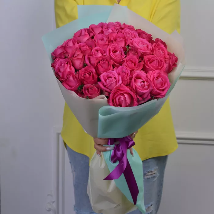 Букет из 35 малиновых  роз 50 см