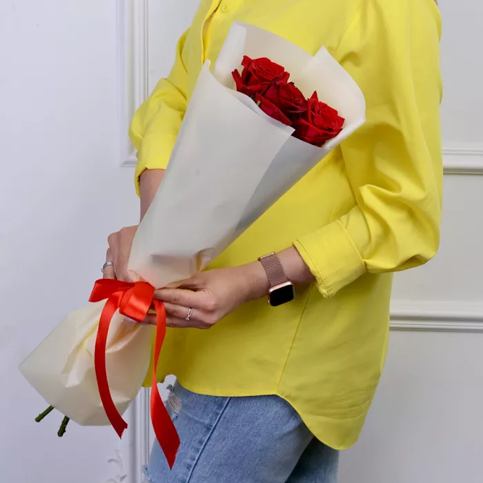 Букет из 3 красных роз 60 см