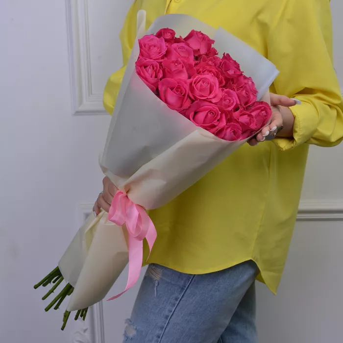19 малиновых роз 60 см