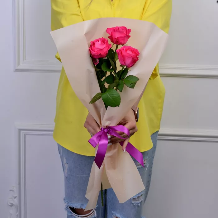 Букет из 3 малиновых роз 40 см