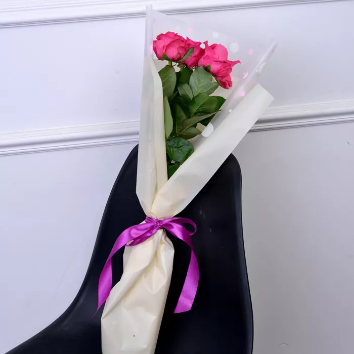 Букет из 3 малиновых роз 40 см