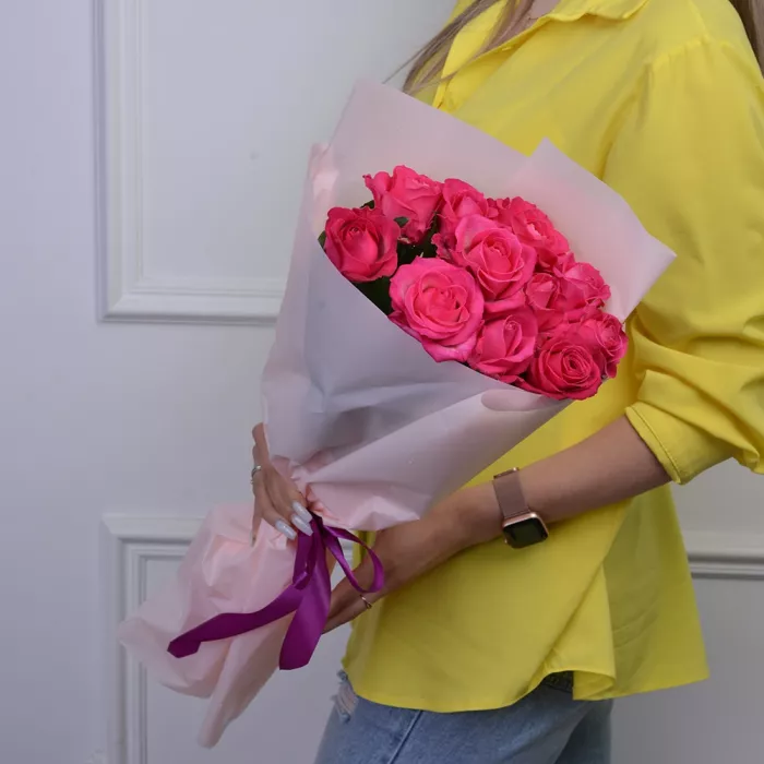 11 малиновых роз 50 см