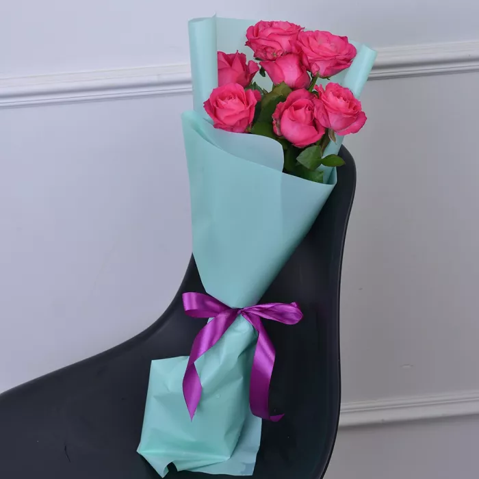 Букет из 7 малиновых роз 50 см