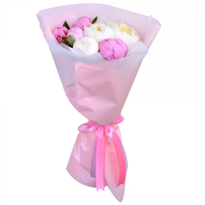 Букет из 7 разноцветных пионов