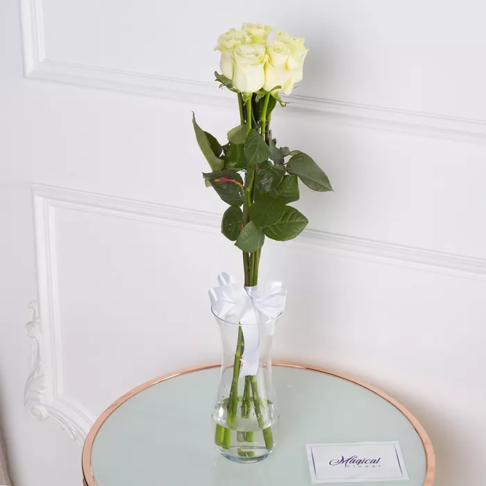 Букет из 5 белых роз Эквадор 70 см