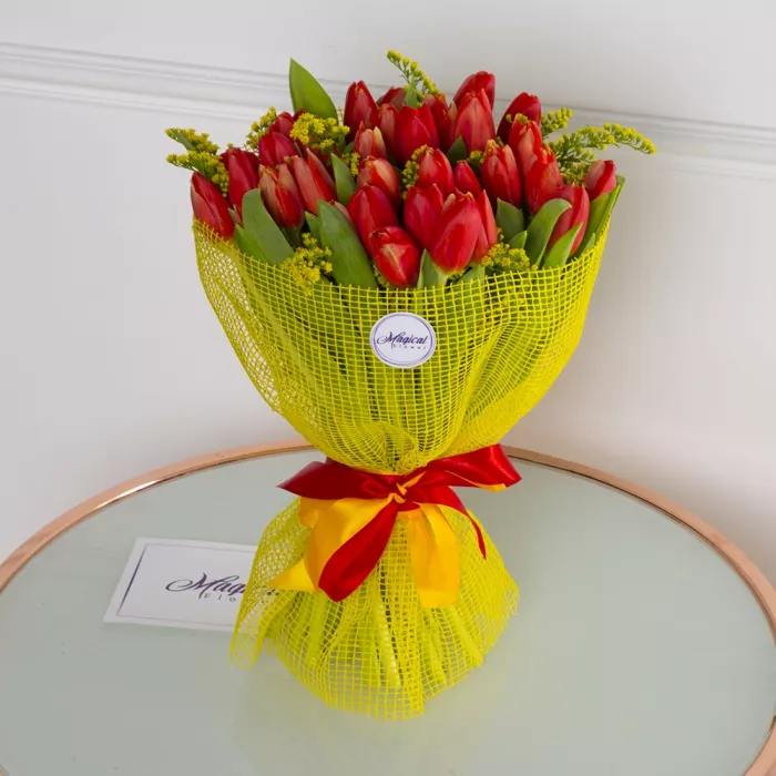 Букет из 35 красных тюльпанов