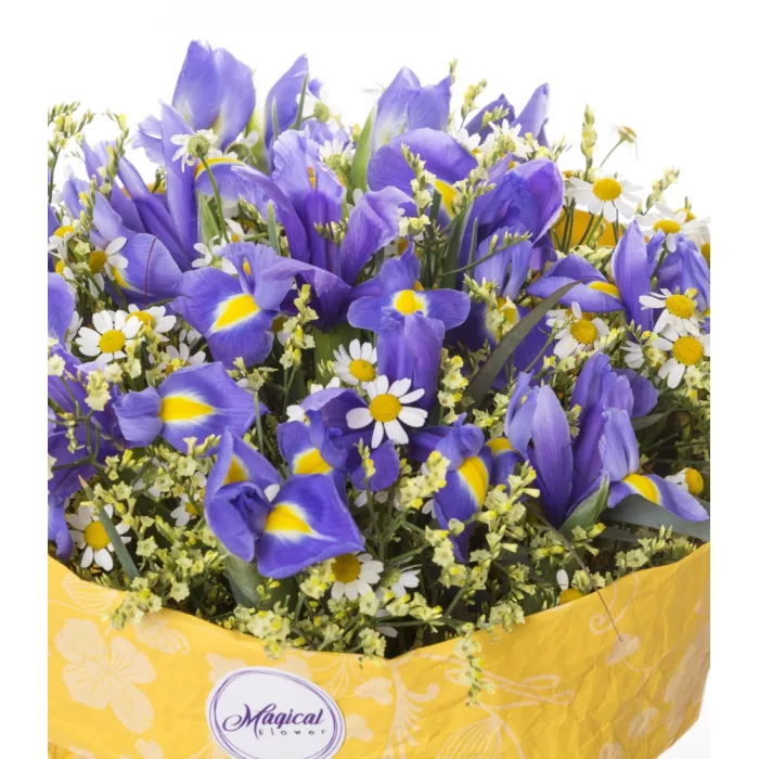 Букет из синего ириса и лимониума