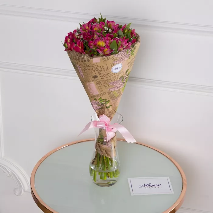 Букет из 3 розовых альстромерий с эвкалиптом