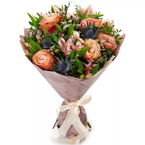 Зеленый букет цветов из пионовидных роз и альстромерий