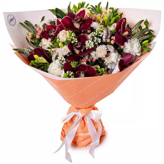 Букет из роз, гвоздик и сирени