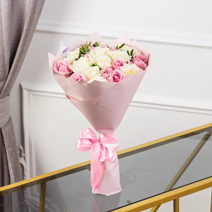 Букет из 25 разноцветных роз 50 см Воздушный пломбир