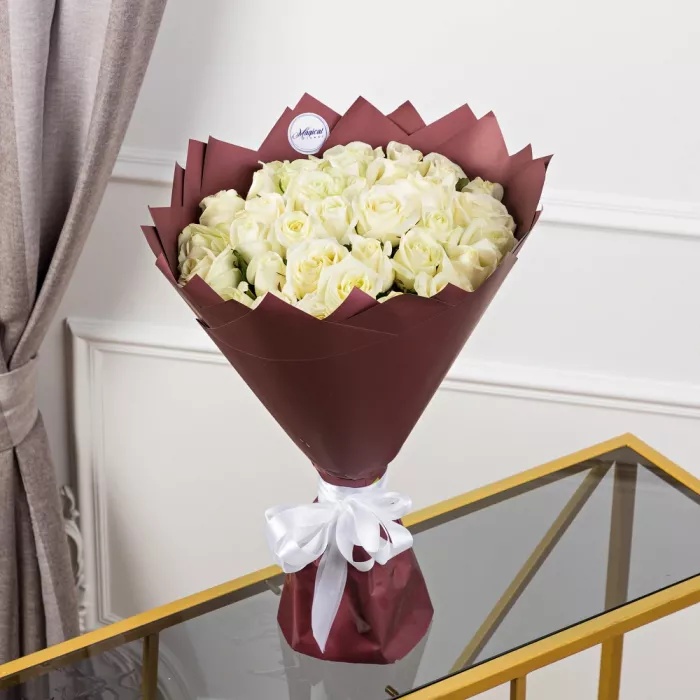 35 белых роз 50 см