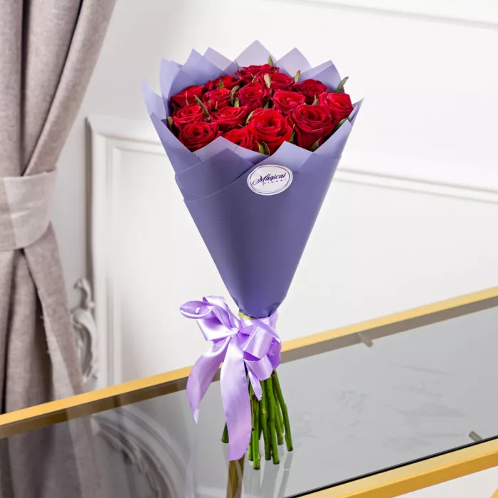 19 красных роз 40 см