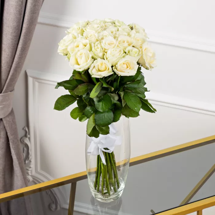 25 белых роз 60 см