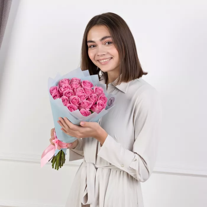 Букет из 19 розовых роз 40 см