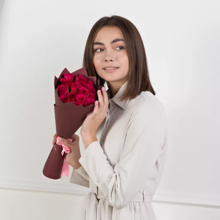 Букет из 15 малиновых роз