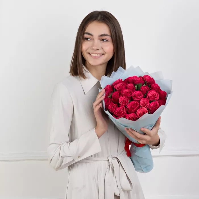 Букет из 25 малиновых роз