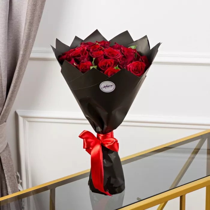Букет из 25 красных роз 40 см