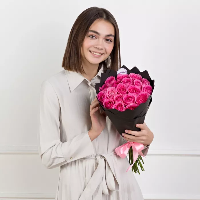 19 розовых роз 50 см
