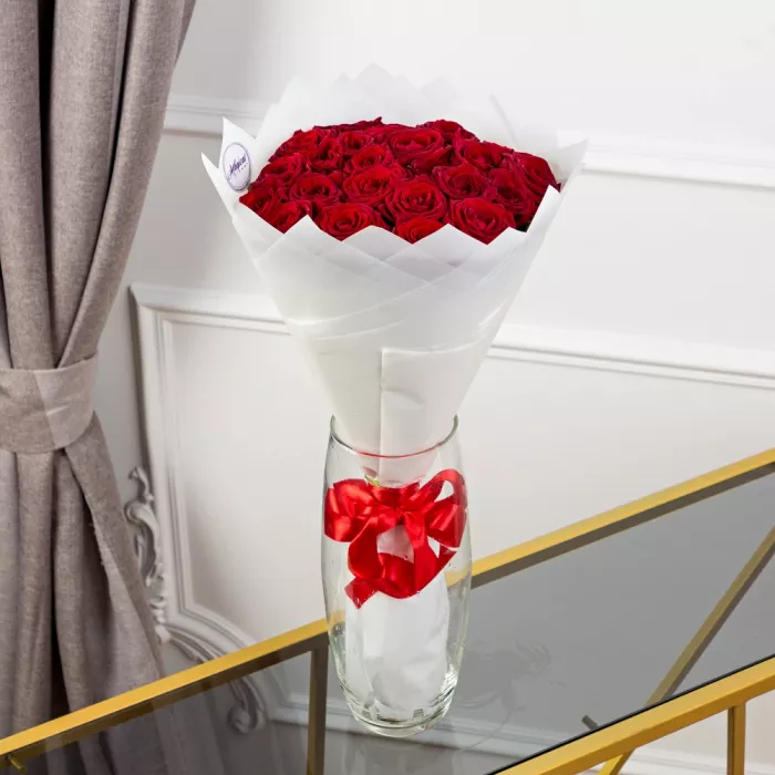 19 красных роз 50 см