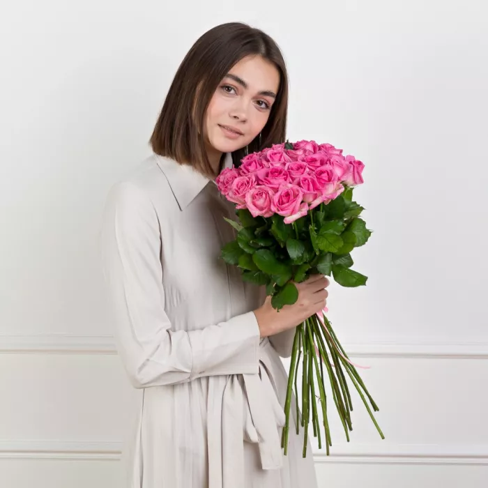 Букет из 25 розовых роз 60 см