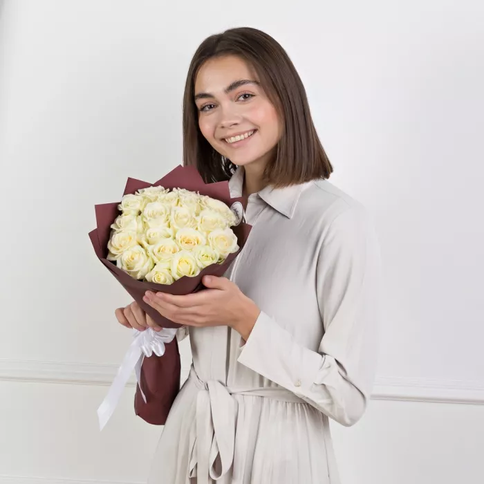 25 белых роз Premium 50 см