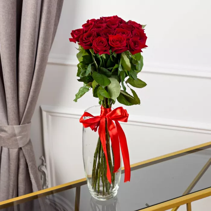 19 красных роз 60 см