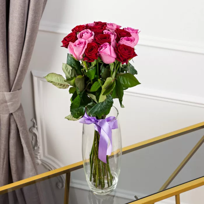 Букет из 15 разноцветных роз 60 см