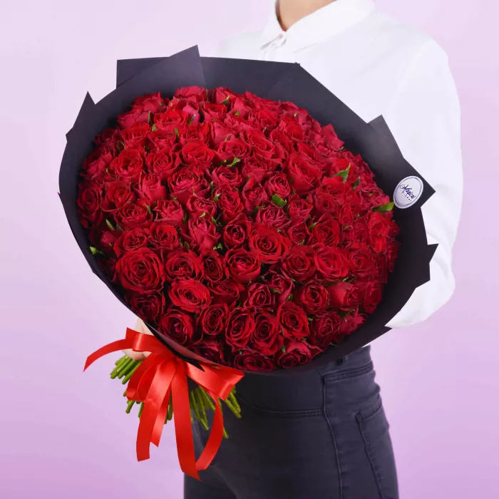 Букет из 101 красной розы в крафте