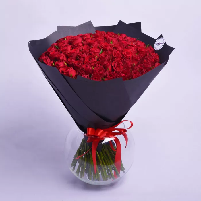 Букет из 101 красной розы в крафте