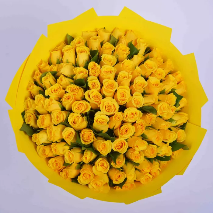 101 желтая роза в крафте